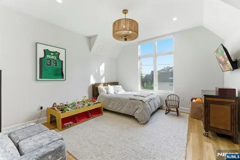 29 Roslyn Avenue Englewood Cliffs NJ 07632