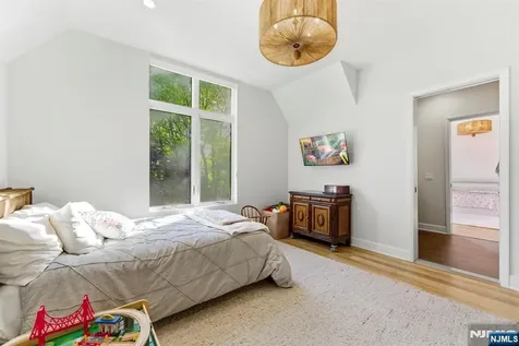 29 Roslyn Avenue Englewood Cliffs NJ 07632