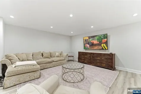 29 Roslyn Avenue Englewood Cliffs NJ 07632