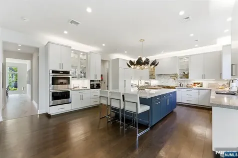 29 Roslyn Avenue Englewood Cliffs NJ 07632