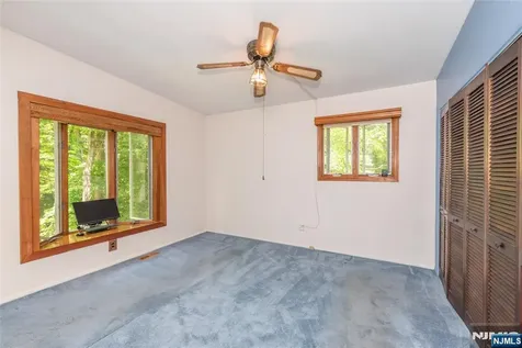 6 Mohawk Trail Ringwood NJ 07456