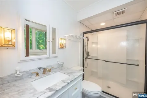 6 Mohawk Trail Ringwood NJ 07456