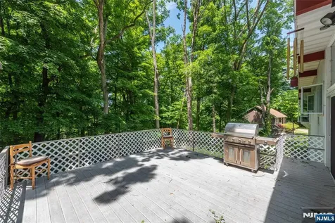 6 Mohawk Trail Ringwood NJ 07456
