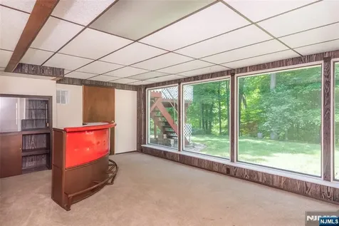 6 Mohawk Trail Ringwood NJ 07456