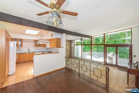 6 Mohawk Trail Ringwood NJ 07456