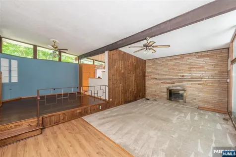 6 Mohawk Trail Ringwood NJ 07456