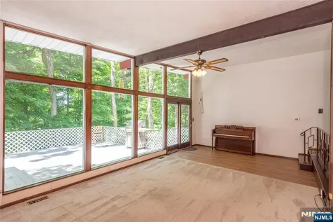 6 Mohawk Trail Ringwood NJ 07456