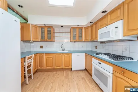 6 Mohawk Trail Ringwood NJ 07456