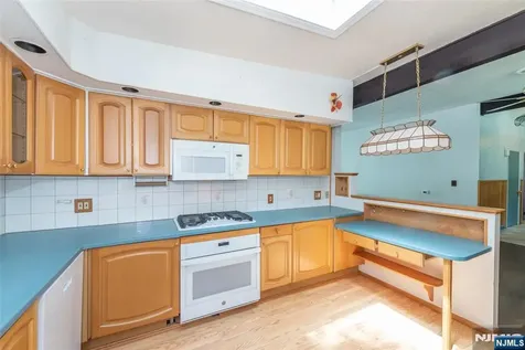 6 Mohawk Trail Ringwood NJ 07456