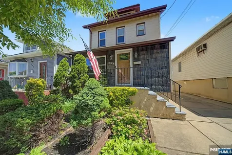 288 Maple Street Secaucus NJ 07094