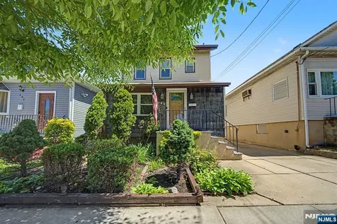 288 Maple Street Secaucus NJ 07094