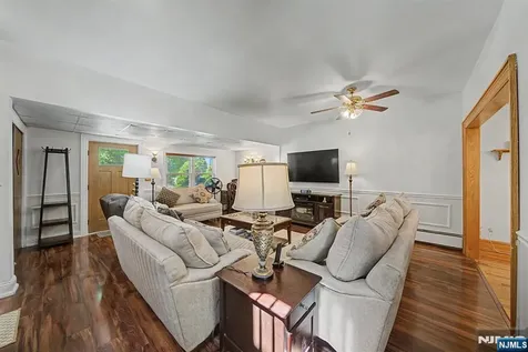 288 Maple Street Secaucus NJ 07094