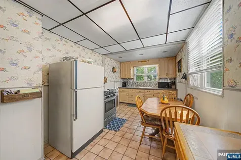 288 Maple Street Secaucus NJ 07094