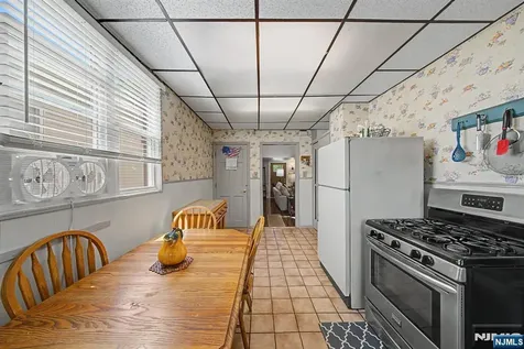 288 Maple Street Secaucus NJ 07094
