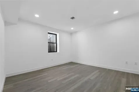 9 Cole Street Bergenfield NJ 07621