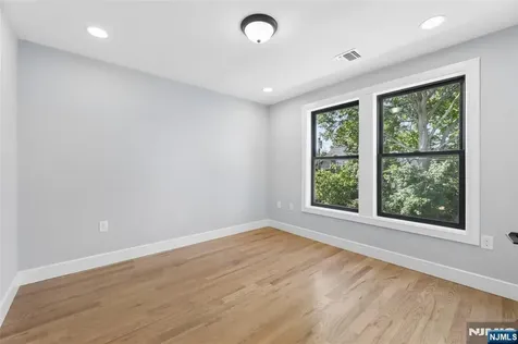 9 Cole Street Bergenfield NJ 07621