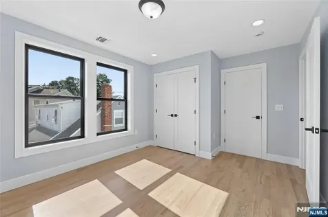 9 Cole Street Bergenfield NJ 07621