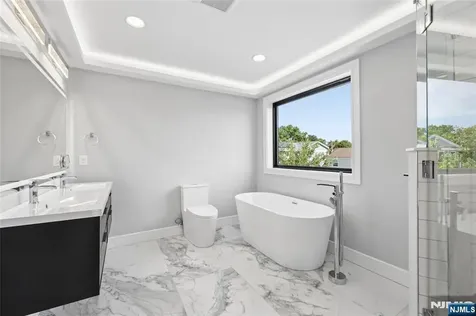 9 Cole Street Bergenfield NJ 07621