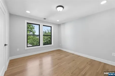 9 Cole Street Bergenfield NJ 07621