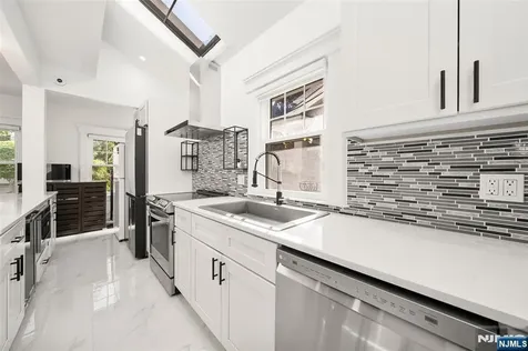 332 Allaire Avenue Leonia NJ 07605