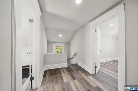 332 Allaire Avenue Leonia NJ 07605