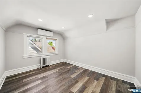 332 Allaire Avenue Leonia NJ 07605