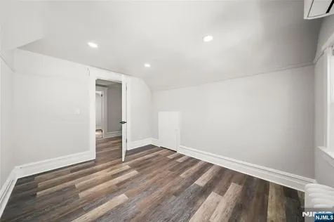 332 Allaire Avenue Leonia NJ 07605