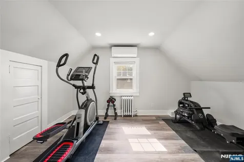 332 Allaire Avenue Leonia NJ 07605