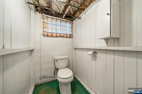 332 Allaire Avenue Leonia NJ 07605