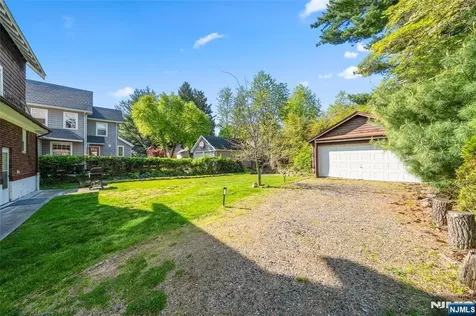 332 Allaire Avenue Leonia NJ 07605