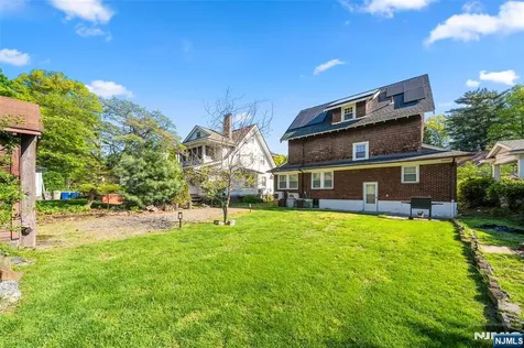 332 Allaire Avenue Leonia NJ 07605