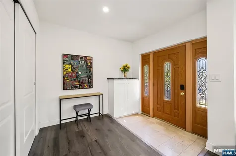 332 Allaire Avenue Leonia NJ 07605
