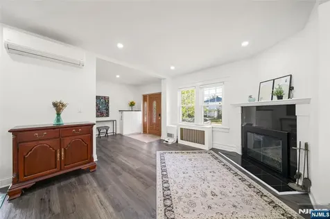 332 Allaire Avenue Leonia NJ 07605