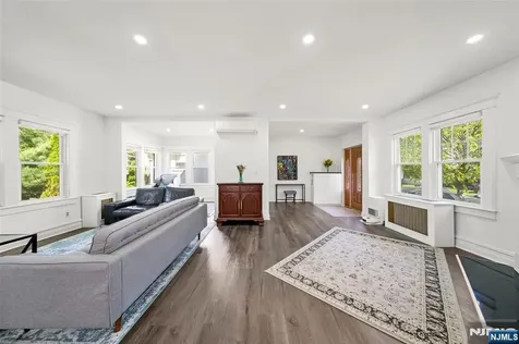 332 Allaire Avenue Leonia NJ 07605