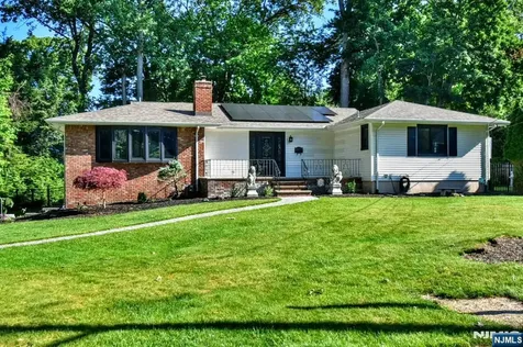 43 Overlook Court Ramsey NJ 07446