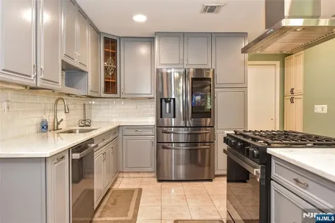 43 Overlook Court Ramsey NJ 07446