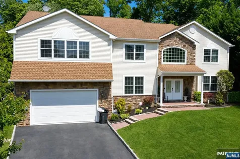 18 Dehart Court Wayne NJ 07470