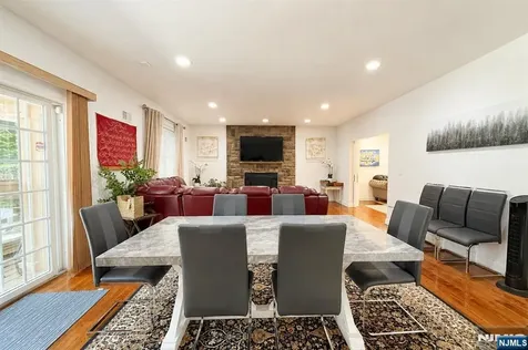 18 Dehart Court Wayne NJ 07470