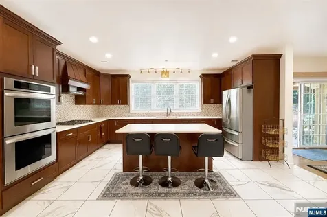 18 Dehart Court Wayne NJ 07470