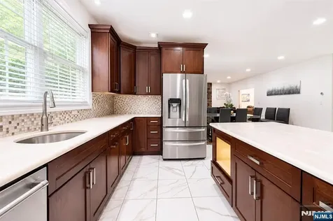 18 Dehart Court Wayne NJ 07470