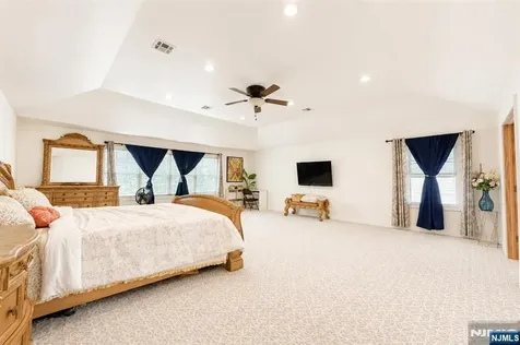 18 Dehart Court Wayne NJ 07470