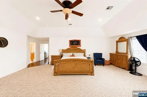 18 Dehart Court Wayne NJ 07470