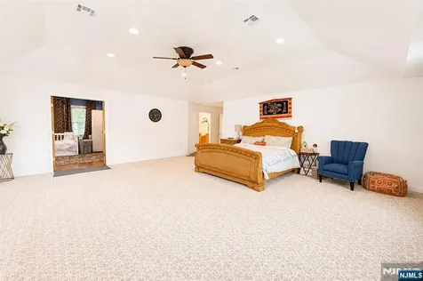 18 Dehart Court Wayne NJ 07470
