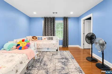 18 Dehart Court Wayne NJ 07470