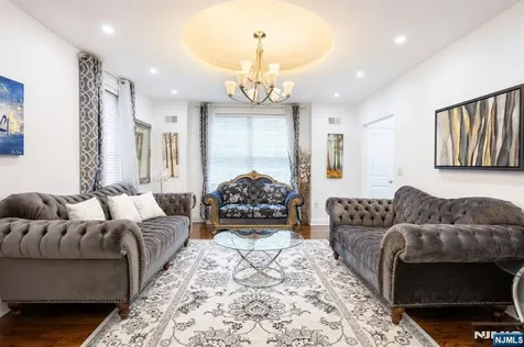 18 Dehart Court Wayne NJ 07470