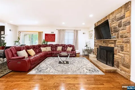 18 Dehart Court Wayne NJ 07470