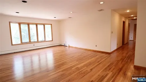 206 New York Avenue Fort Lee NJ 07024