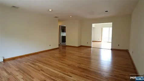 206 New York Avenue Fort Lee NJ 07024