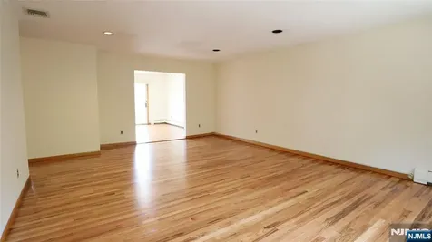 206 New York Avenue Fort Lee NJ 07024
