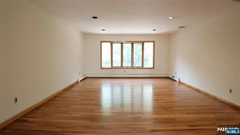 206 New York Avenue Fort Lee NJ 07024